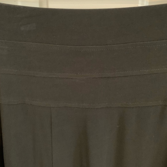 NWT, black skirt. Size 14/16. Elastic waist - Picture 5 of 5